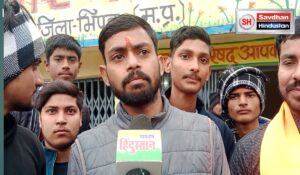 विद्यार्थी परिषद के खड़े लोग